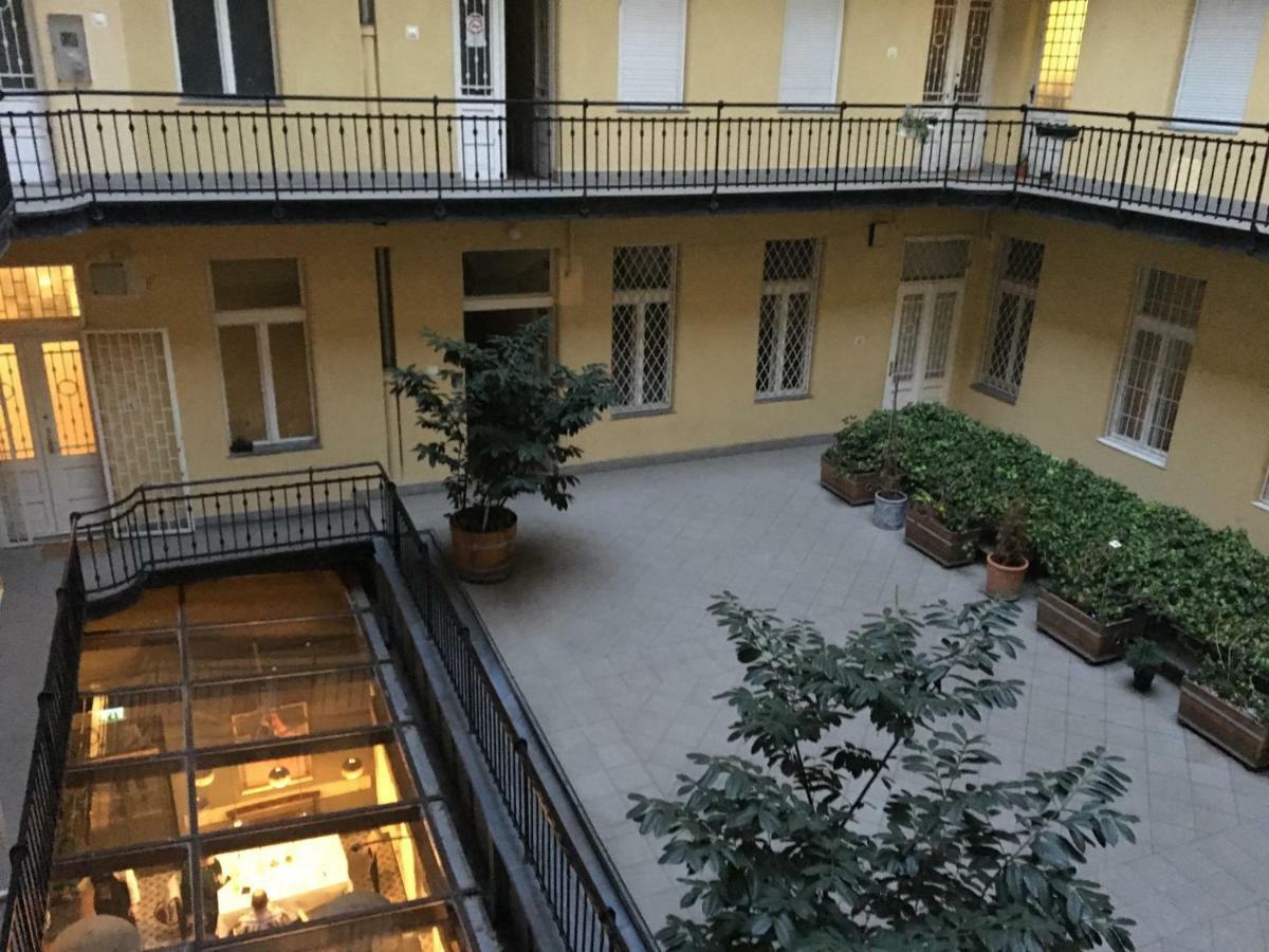 Modern 2 Bedroom Apartment With Free Airport Transfer Budapest Exterior foto